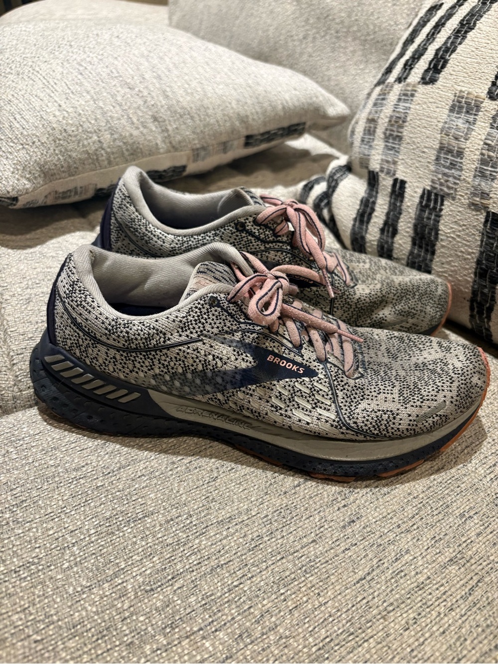 Brooks Women's Gray Knit Running Shoes with Pink Laces and Navy Accents